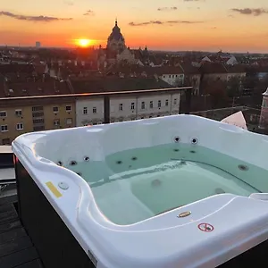  Apartman Noir Hotel- Penthouse Apartman Jacuzzival Magyarország
